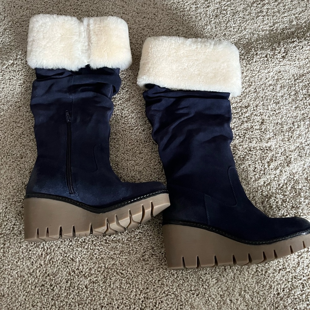 Navy blue, suede winter boots